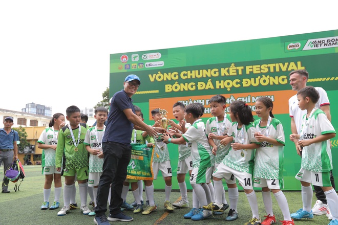 Vòng chung kết Festival Bóng đá học đường TP HCM 2024 – 2025 thành công rực rỡ - Ảnh 3.