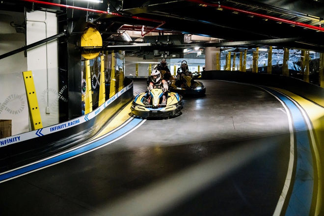 Tuyển bóng rổ nữ Việt Nam háo hức trải nghiệm đường đua Go-Kart điện đa tầng trong nhà đầu tiên- Ảnh 2. Tuyển bóng rổ nữ Việt Nam háo hức trải nghiệm đường đua Go-Kart điện đa tầng trong nhà đầu tiên- Ảnh 2.