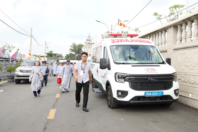 Chiêm bái Xá lợi Đức Phật ở TP HCM: Những hình ảnh ấn tượng vừa được ghi nhận- Ảnh 6. Chiêm bái Xá lợi Đức Phật ở TP HCM: Những hình ảnh ấn tượng vừa được ghi nhận- Ảnh 6.