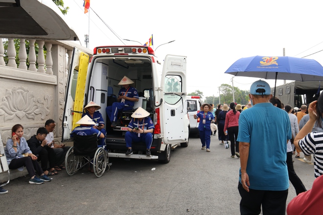 Chiêm bái Xá lợi Đức Phật ở TP HCM: Những hình ảnh ấn tượng vừa được ghi nhận- Ảnh 7. Chiêm bái Xá lợi Đức Phật ở TP HCM: Những hình ảnh ấn tượng vừa được ghi nhận- Ảnh 7.