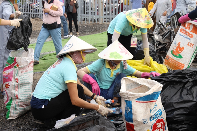 Chiêm bái Xá lợi Đức Phật ở TP HCM: Những hình ảnh ấn tượng vừa được ghi nhận- Ảnh 11. Chiêm bái Xá lợi Đức Phật ở TP HCM: Những hình ảnh ấn tượng vừa được ghi nhận- Ảnh 11.