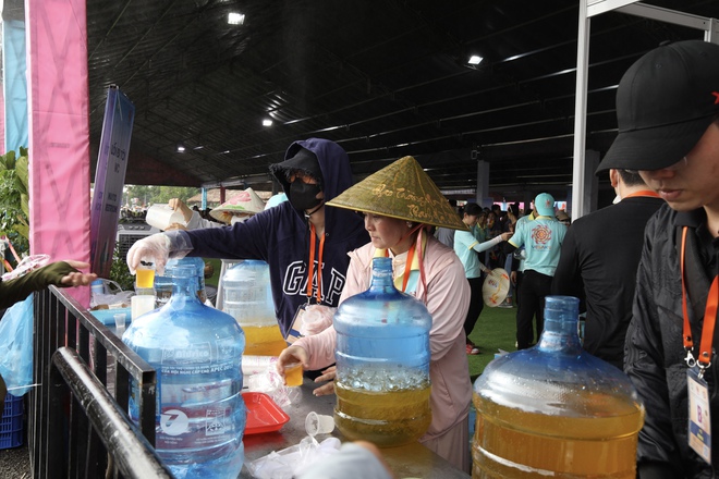 Chiêm bái Xá lợi Đức Phật ở TP HCM: Những hình ảnh ấn tượng vừa được ghi nhận- Ảnh 10. Chiêm bái Xá lợi Đức Phật ở TP HCM: Những hình ảnh ấn tượng vừa được ghi nhận- Ảnh 10.