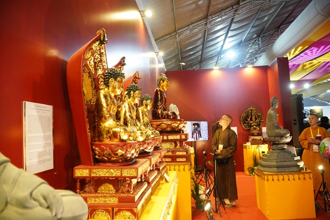 Khai mạc triển lãm Văn hóa Phật giáo - Ảnh 4.