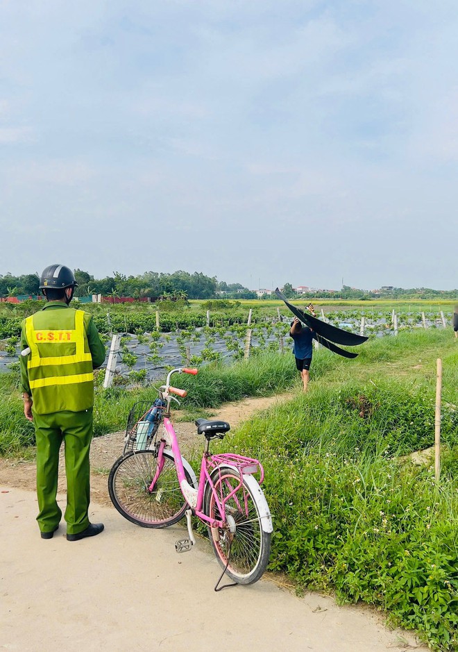 Máy bay đang hạ cánh, phi công phát hiện 3 chiếc diều- Ảnh 1. Máy bay đang hạ cánh, phi công phát hiện 3 chiếc diều- Ảnh 1.
