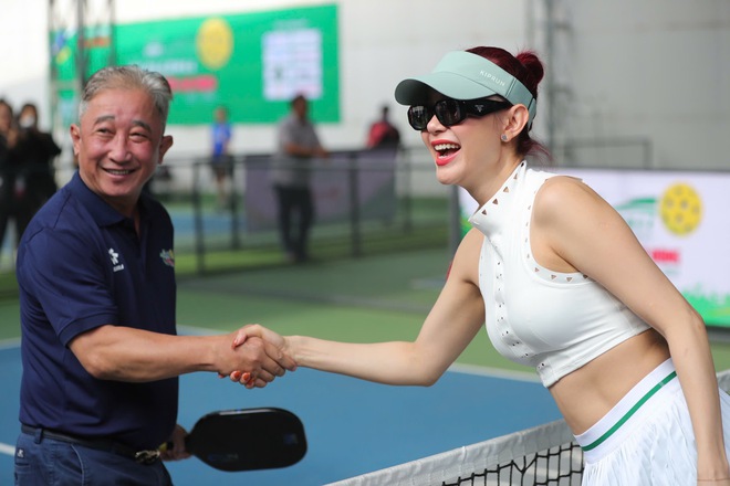 Đại sứ Minh Hằng tuyên thệ khai mạc giải pickleball Báo Người Lao Động - Ảnh 3. Đại sứ Minh Hằng tuyên thệ khai mạc Giải Pickleball Báo Người Lao Động - Ảnh 5.