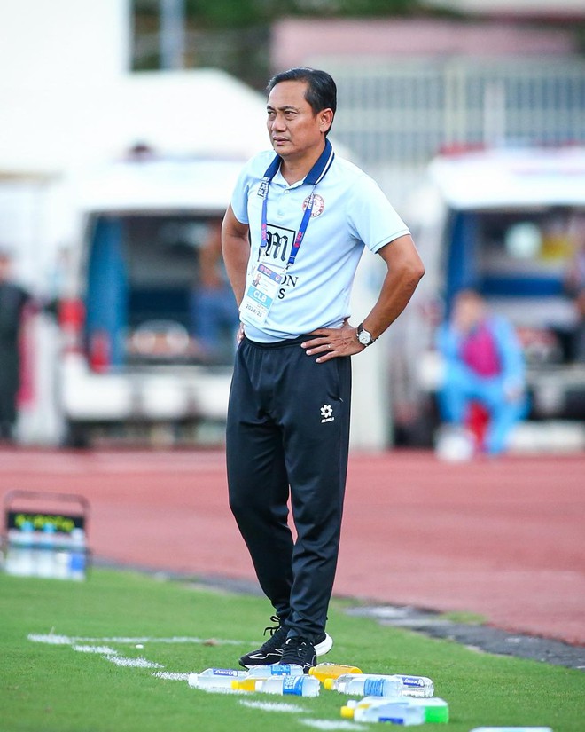 Thắng vất vả trên sân nhà, CLB TP HCM trụ hạng V-League thành công - Ảnh 2.