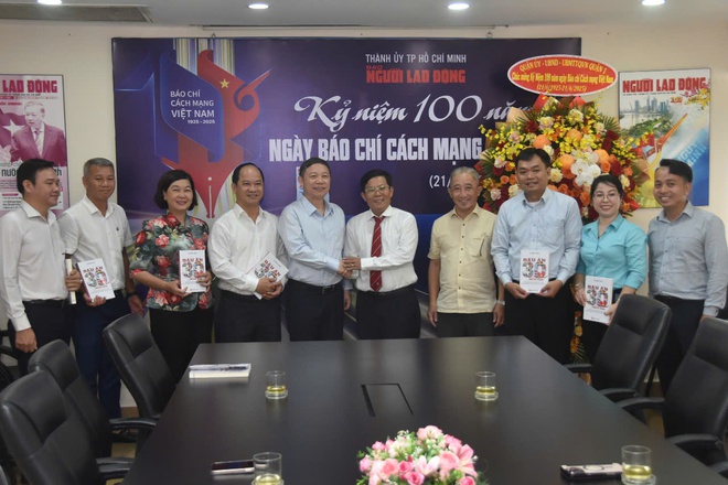 Nhiều đơn vị đến chúc mừng Báo Người Lao Động nhân kỷ niệm 100 năm Báo chí cách mạng Việt Nam - Ảnh 2.