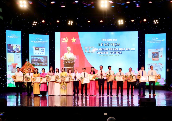 Tôn vinh các nhà báo nhân kỷ niệm 100 năm ngày Báo chí Cách mạng Việt Nam- Ảnh 6. Tôn vinh các nhà báo nhân kỷ niệm 100 năm ngày Báo chí Cách mạng Việt Nam- Ảnh 6.