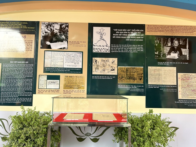 Trưng bày chuyên đề “Chủ tịch Hồ Chí Minh người sáng lập Báo chí Cách mạng Việt Nam”. - Ảnh 3.