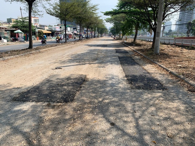 Ban Giao thông phản hồi đường hư quanh hầm chui Nguyễn Văn Linh- Ảnh 4. Ban Giao thông phản hồi đường hư quanh hầm chui Nguyễn Văn Linh- Ảnh 4.