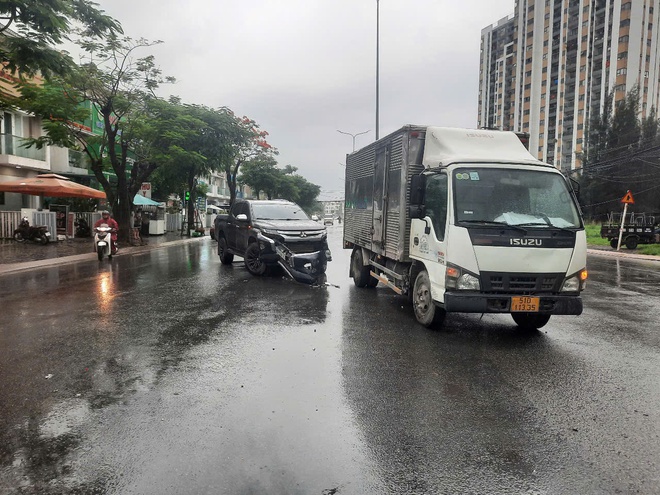 Nỗi vất vả trên nhiều tuyến đường ngập ở TP Thủ Đức- Ảnh 3. Nỗi vất vả trên nhiều tuyến đường ngập ở TP Thủ Đức- Ảnh 3.