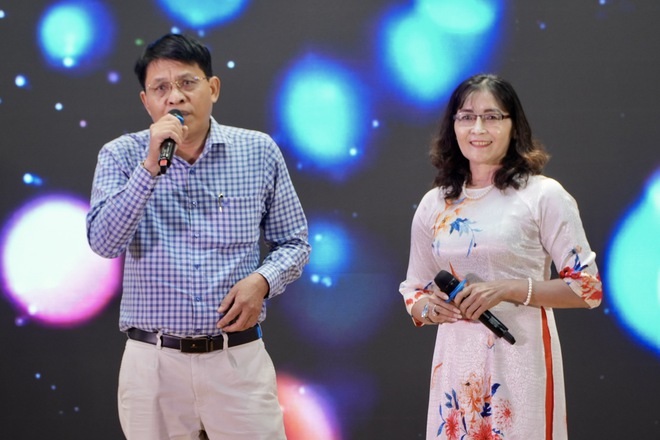Sôi động Hội thi karaoke "Tiếng hát người làm báo"- Ảnh 4. Sôi động Hội thi karaoke "Tiếng hát người làm báo"- Ảnh 4.
