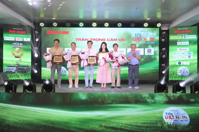 Lễ trao giải và bế mạc Giải Golf "Tôi yêu Việt Nam"- Ảnh 15. Lễ trao giải và bế mạc Giải Golf "Tôi yêu Việt Nam"- Ảnh 15.