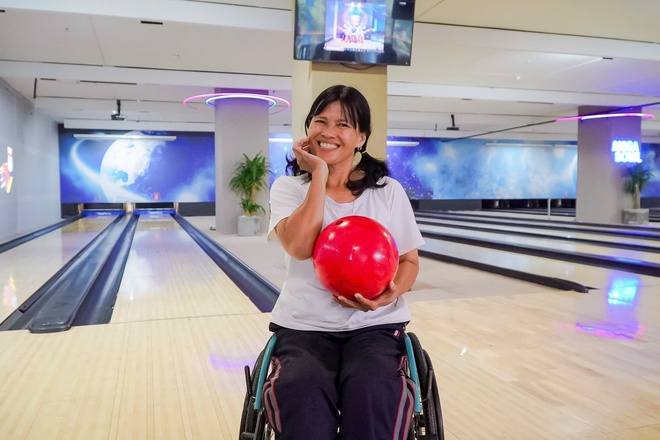VIDEO: Người khuyết tật chơi bowling thuần thục tại TP HCM- Ảnh 6. VIDEO: Người khuyết tật chơi bowling thuần thục tại TP HCM- Ảnh 6.