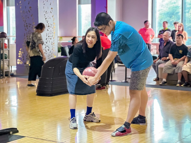 VIDEO: Người khuyết tật chơi bowling thuần thục tại TP HCM- Ảnh 2. VIDEO: Người khuyết tật chơi bowling thuần thục tại TP HCM- Ảnh 2.