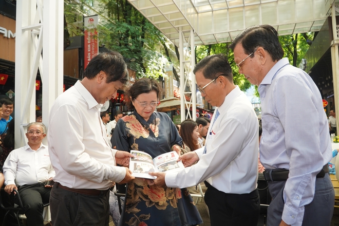 Nhiều lãnh đạo, đồng nghiệp, bạn đọc chúc mừng nhà báo Tô Đình Tuân- Ảnh 4. Nhiều lãnh đạo, đồng nghiệp, bạn đọc chúc mừng nhà báo Tô Đình Tuân- Ảnh 4.