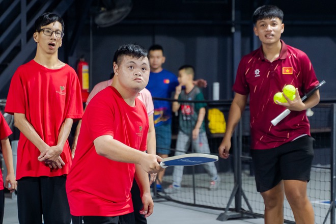 VIDEO: Ấm áp lớp học pickleball miễn phí cho trẻ tự kỷ, khuyết tật trí tuệ- Ảnh 3. VIDEO: Ấm áp lớp học pickleball miễn phí cho trẻ tự kỷ, khuyết tật trí tuệ- Ảnh 3.