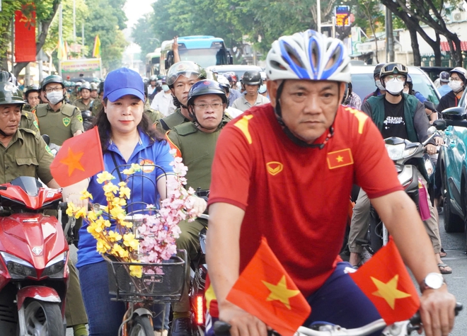 Ấn tượng nhiều công trình hàng chục tỉ đồng chăm lo cho nhân dân phường Diên Hồng- Ảnh 4. Ấn tượng nhiều công trình hàng chục tỉ đồng chăm lo cho nhân dân phường Diên Hồng- Ảnh 4.