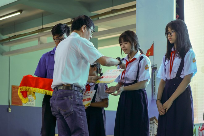 Báo Người Lao Động trao tặng 1.000 lá cờ Tổ quốc cho phường Xuân Hoà - Ảnh 6. Báo Người Lao Động trao tặng 1.000 lá cờ Tổ quốc cho phường Xuân Hoà - Ảnh 6.