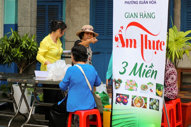 Báo Người Lao Động trao tặng 1.000 lá cờ Tổ quốc cho phường Xuân Hoà - Ảnh 9. Báo Người Lao Động trao tặng 1.000 lá cờ Tổ quốc cho phường Xuân Hoà - Ảnh 9.