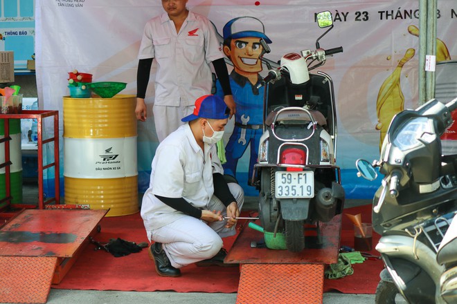 Báo Người Lao Động trao tặng 1.000 lá cờ Tổ quốc cho phường Xuân Hoà - Ảnh 17. Báo Người Lao Động trao tặng 1.000 lá cờ Tổ quốc cho phường Xuân Hoà - Ảnh 17.