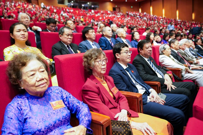 Tổng Bí thư Tô Lâm chủ trì gặp mặt gần 2.000 đại biểu Quốc hội qua các thời kỳ- Ảnh 5. Tổng Bí thư Tô Lâm chủ trì gặp mặt gần 2.000 đại biểu Quốc hội qua các thời kỳ- Ảnh 5.