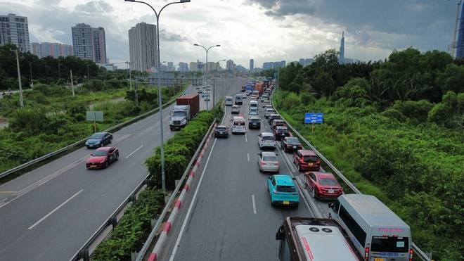 Cận cảnh người dân TP HCM về quê nghỉ lễ ở nhiều tuyến đường chiều tối 29-8- Ảnh 3. Cận cảnh người dân TP HCM về quê nghỉ lễ ở nhiều tuyến đường chiều tối 29-8- Ảnh 3.