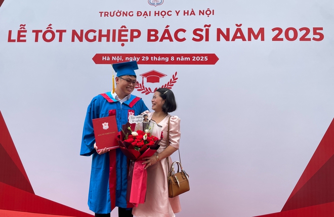 Gần 750 bác sĩ nhận bằng trong lễ tốt nghiệp "chưa từng có" - Ảnh 12.