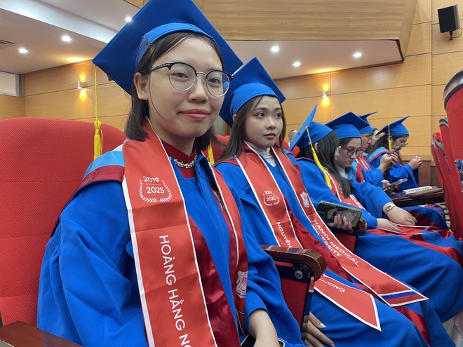 Gần 750 bác sĩ nhận bằng trong lễ tốt nghiệp "chưa từng có" - Ảnh 11.