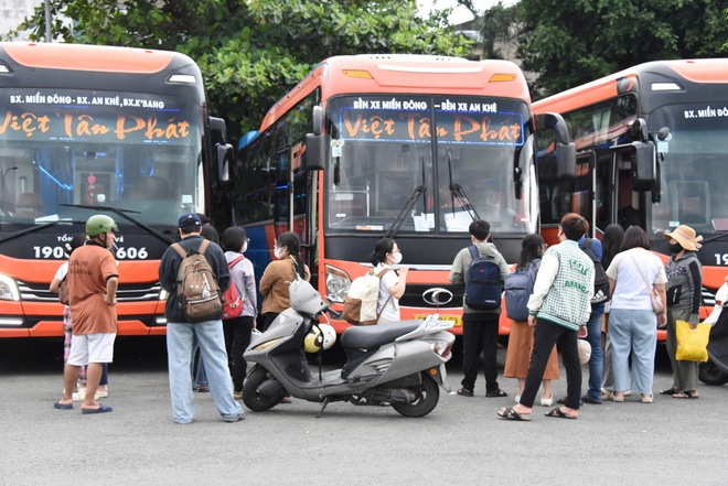 Cận cảnh người dân TP HCM về quê nghỉ lễ ở nhiều tuyến đường chiều tối 29-8- Ảnh 6. Cận cảnh người dân TP HCM về quê nghỉ lễ ở nhiều tuyến đường chiều tối 29-8- Ảnh 6.