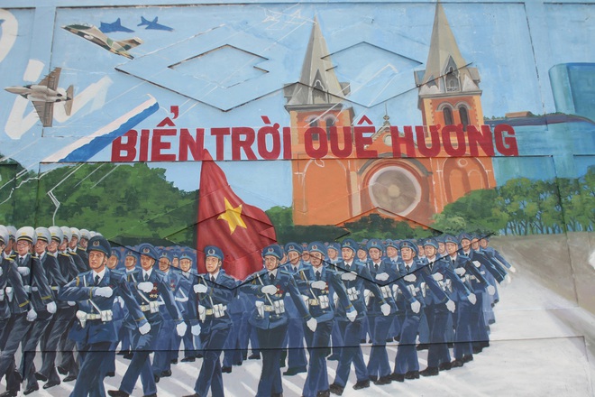 300-meter mural in Ho Chi Minh City impresses locals and tourists- Ảnh 3. 300-meter mural in Ho Chi Minh City impresses locals and tourists- Ảnh 3.