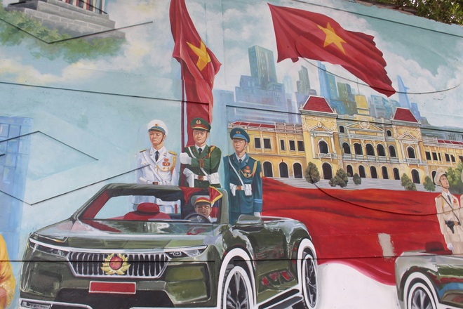 300-meter mural in Ho Chi Minh City impresses locals and tourists- Ảnh 4. 300-meter mural in Ho Chi Minh City impresses locals and tourists- Ảnh 4.