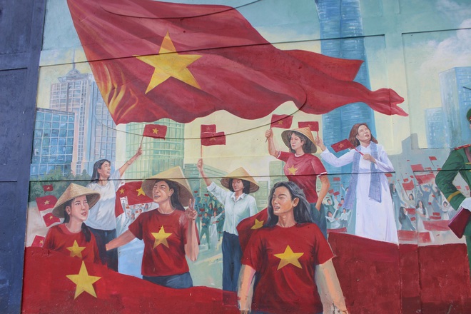 300-meter mural in Ho Chi Minh City impresses locals and tourists- Ảnh 5. 300-meter mural in Ho Chi Minh City impresses locals and tourists- Ảnh 5.