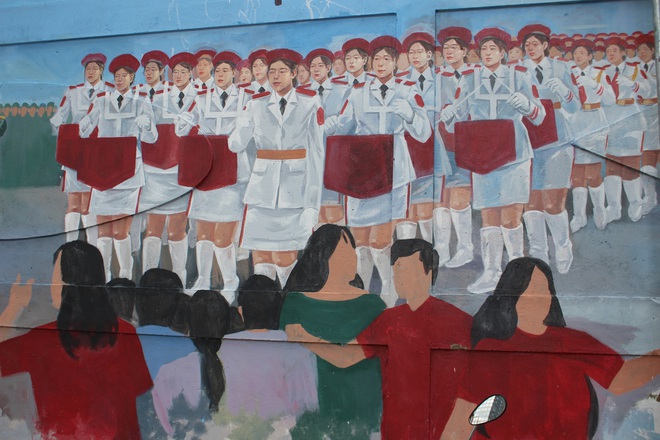 300-meter mural in Ho Chi Minh City impresses locals and tourists- Ảnh 6. 300-meter mural in Ho Chi Minh City impresses locals and tourists- Ảnh 6.