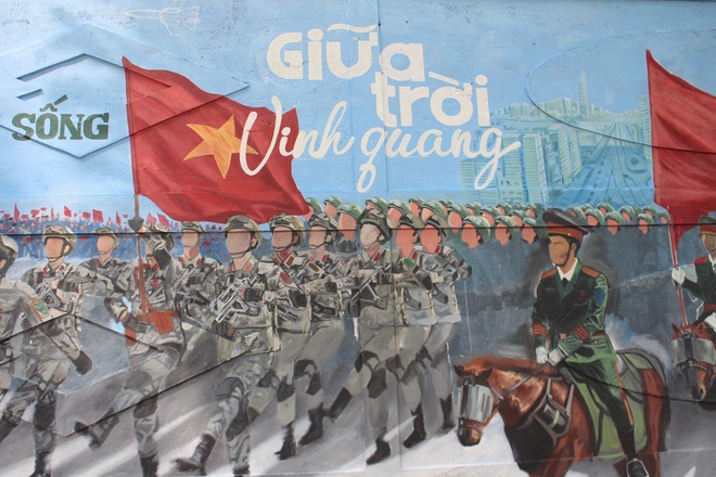 300-meter mural in Ho Chi Minh City impresses locals and tourists- Ảnh 7. 300-meter mural in Ho Chi Minh City impresses locals and tourists- Ảnh 7.