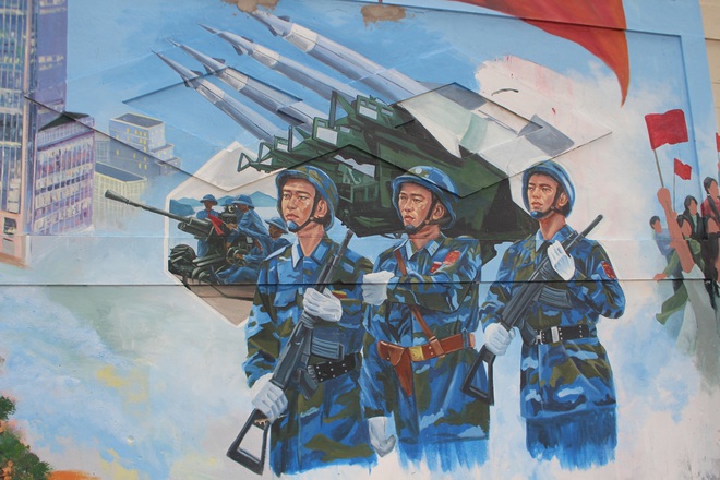 300-meter mural in Ho Chi Minh City impresses locals and tourists- Ảnh 8. 300-meter mural in Ho Chi Minh City impresses locals and tourists- Ảnh 8.