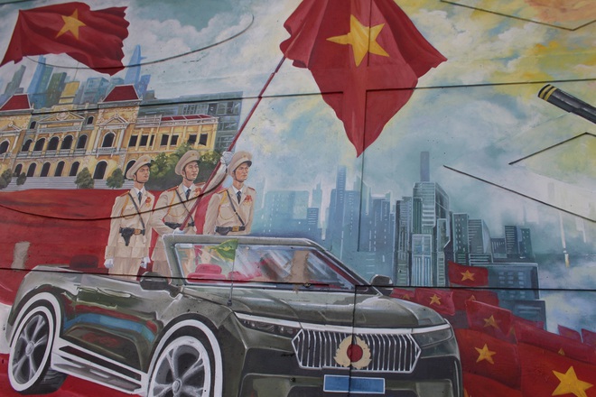 300-meter mural in Ho Chi Minh City impresses locals and tourists- Ảnh 9. 300-meter mural in Ho Chi Minh City impresses locals and tourists- Ảnh 9.