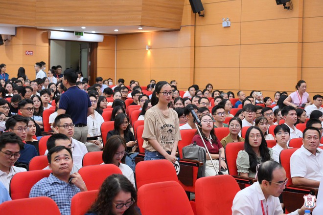 Màn gọi tên chọn ngành bác sĩ nội trú gây bão mạng xã hội tại Trường Đại học Y Hà Nội - Ảnh 6. Màn gọi tên chọn ngành bác sĩ nội trú gây bão mạng xã hội tại Trường Đại học Y Hà Nội - Ảnh 6.