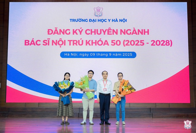 Màn gọi tên chọn ngành bác sĩ nội trú gây bão mạng xã hội tại Trường Đại học Y Hà Nội - Ảnh 2. Màn gọi tên chọn ngành bác sĩ nội trú gây bão mạng xã hội tại Trường Đại học Y Hà Nội - Ảnh 2.