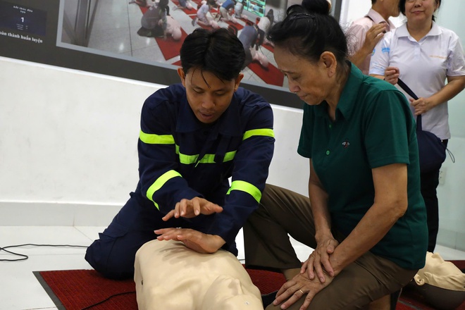 TP HCM: Tập huấn PCCC và CNCH sinh động cho người dân phường Bến Thành- Ảnh 15.