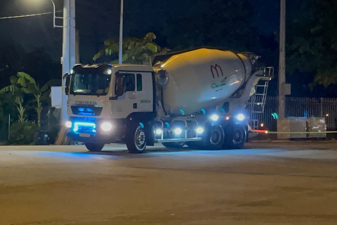 Người dân TP HCM bức xúc về xe ben "hổ vồ" ở một khu vực- Ảnh 4. Người dân TP HCM bức xúc về xe ben "hổ vồ" ở một khu vực- Ảnh 4.