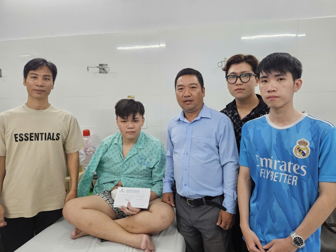 Món quà bên giường bệnh, "tiếp lửa" tinh thần cho sinh viên- Ảnh 5.