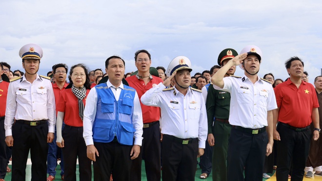 Đoàn đại biểu TP HCM hoàn thành chuyến công tác thăm quân dân các đảo Tây Nam và Nhà giàn DK1 - Ảnh 6.