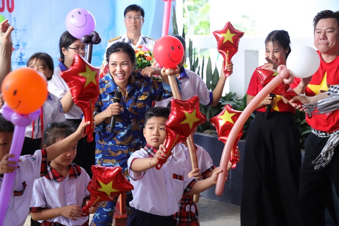 Đoàn đại biểu TP HCM hoàn thành chuyến công tác thăm quân dân các đảo Tây Nam và Nhà giàn DK1 - Ảnh 12.
