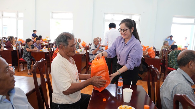 Kim Oanh Group lan tỏa yêu thương đến gần 1.000 cụ già neo đơn mùa Vu Lan - Ảnh 19.