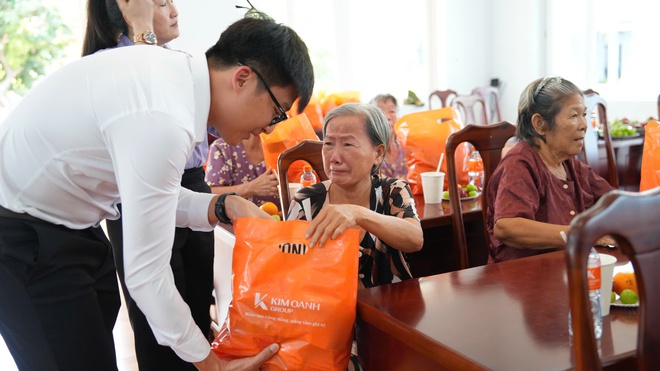 Kim Oanh Group lan tỏa yêu thương đến gần 1.000 cụ già neo đơn mùa Vu Lan - Ảnh 18.