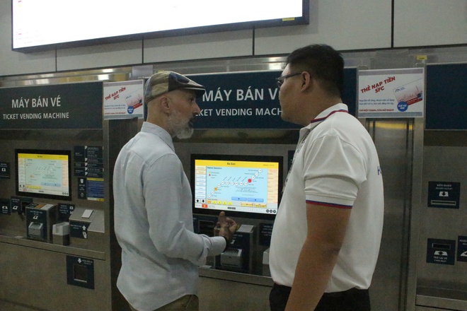 Thuận tiện hơn khi metro thí điểm bỏ vé giấy- Ảnh 4. Thuận tiện hơn khi metro thí điểm bỏ vé giấy- Ảnh 4.