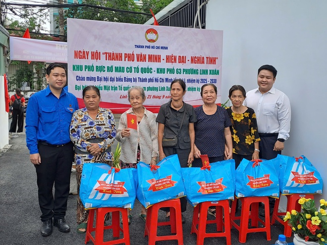 Phường Linh Xuân ra mắt "Khu phố rực rỡ màu cờ Tổ quốc" - Ảnh 8.
