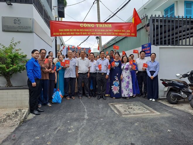 Phường Linh Xuân ra mắt "Khu phố rực rỡ màu cờ Tổ quốc" - Ảnh 5.