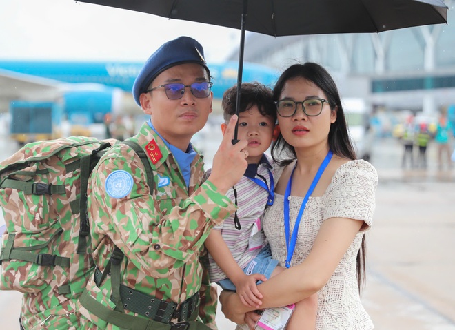 Hạnh phúc của gia đình, vinh quang của Tổ quốc trong màu áo mũ nồi xanh- Ảnh 2.